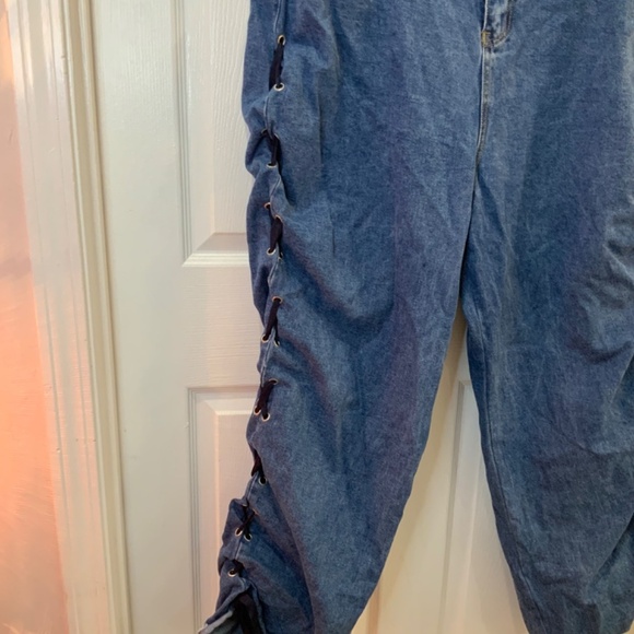 BOOHOO BLUE LACE UP JEANS PLUS SIZE 18 - Picture 3 of 6